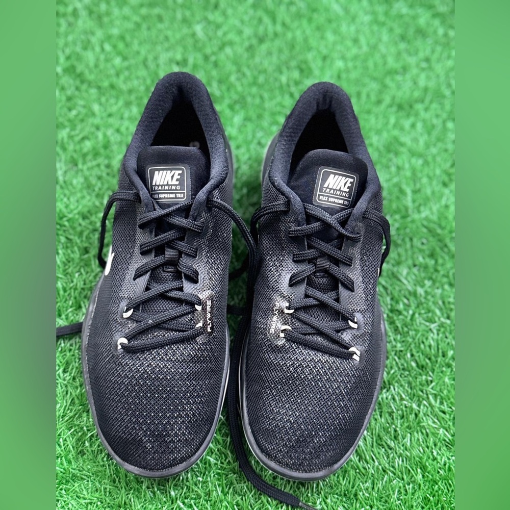Nike Women’s Black Athletic Mesh Sneakers Size 8
